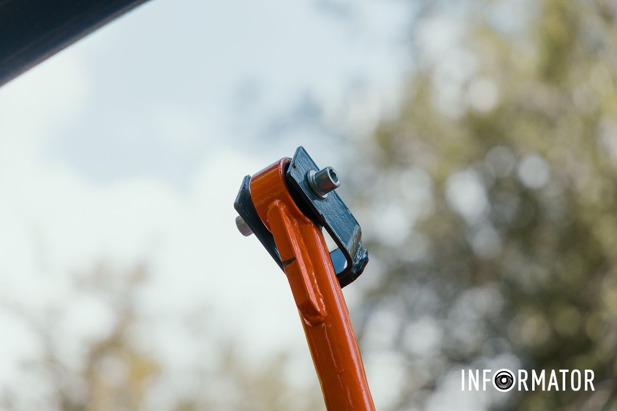 Також оновлять каруселі, пісочниці та гойдалки для дітей з особливими потребами Зламані гойдалки та "живопис" вандалів: у Дніпрі витратять 4,5 мільйони на ремонт інклюзивного дитячого майданчика у сквері Героїв 8