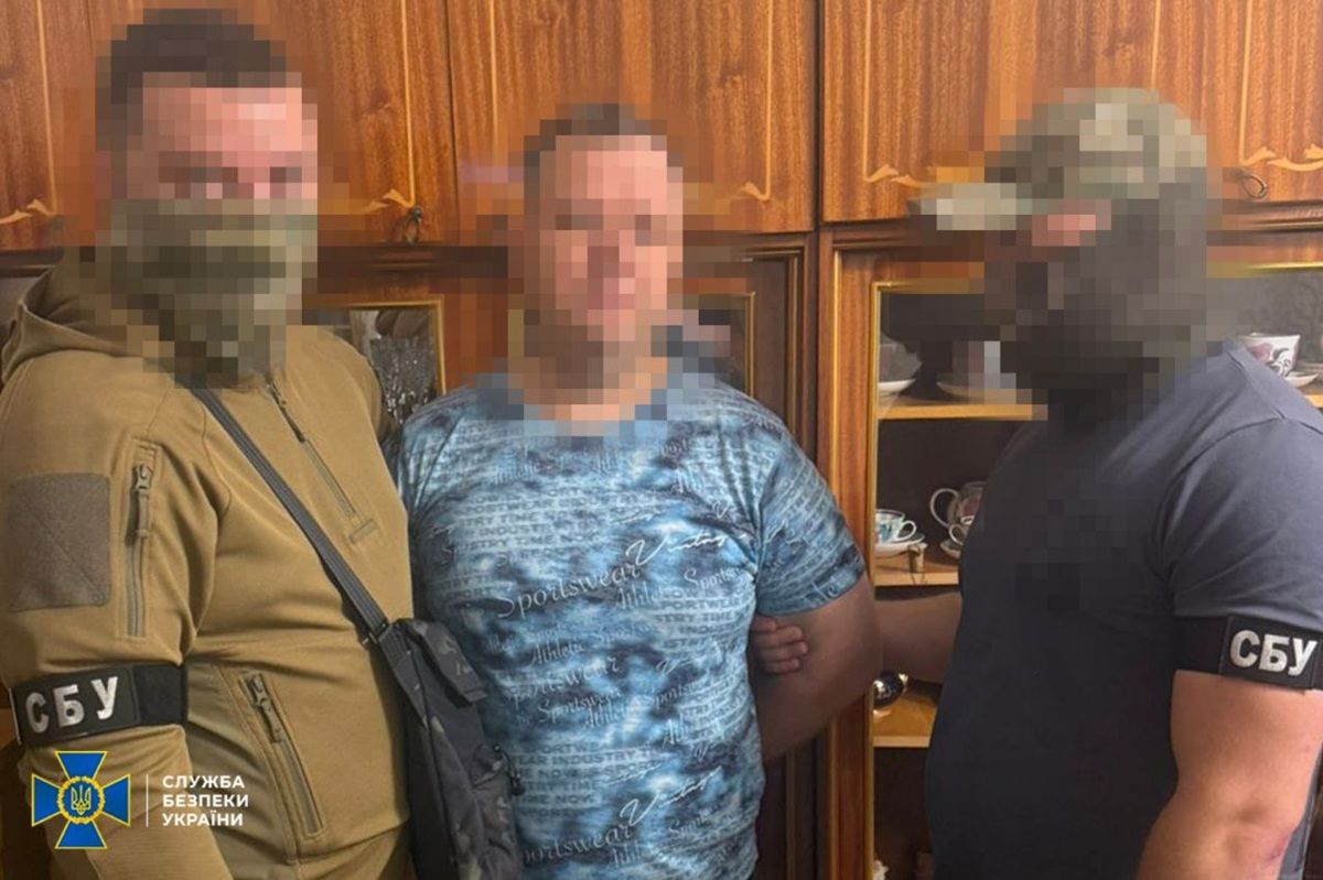 Чоловік шпигував за розташуванням військових Чоловік шпигував за розташуванням військових