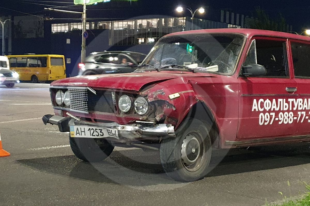 Зіткнулись автомобіль ВАЗ та мотоцикліст на Honda