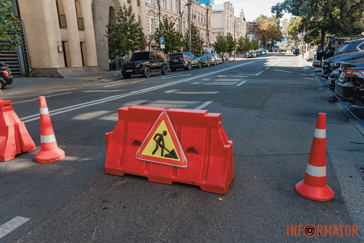 Знак на огорожі