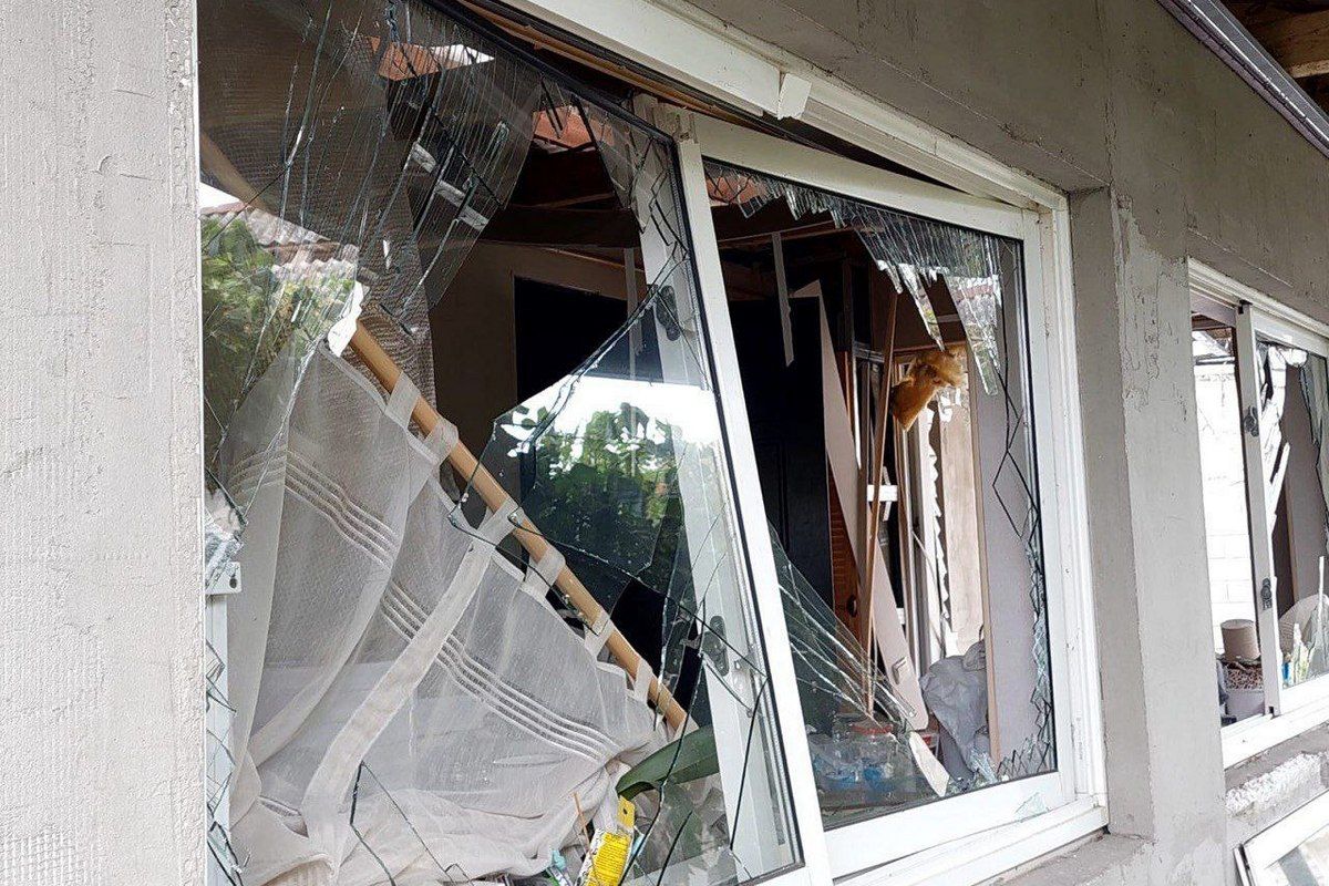 Нічні вибухи у Дніпрі: пошкоджені близько десятка приватних та багатоквартирних будинків 1