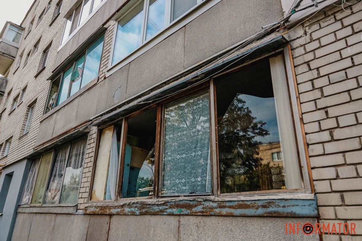 Вибите скло та пошкоджені будинки: як виглядає місце ворожої атаки у Дніпрі 4