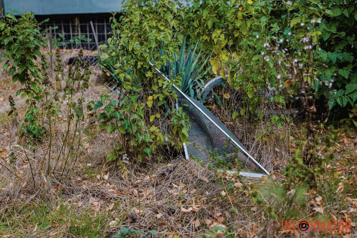 Вибите скло та пошкоджені будинки: як виглядає місце ворожої атаки у Дніпрі 8