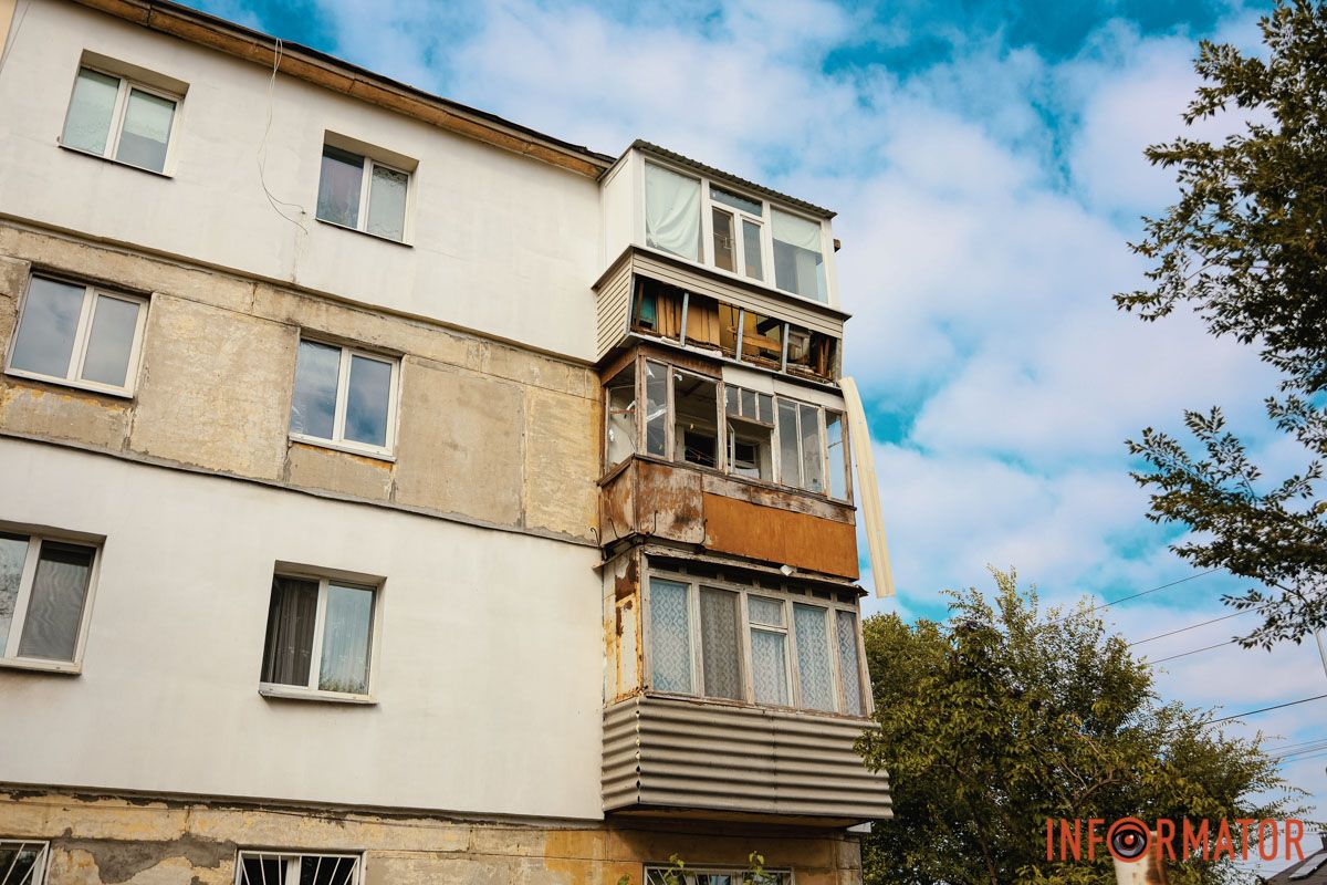 Вибите скло та пошкоджені будинки: як виглядає місце ворожої атаки у Дніпрі 9