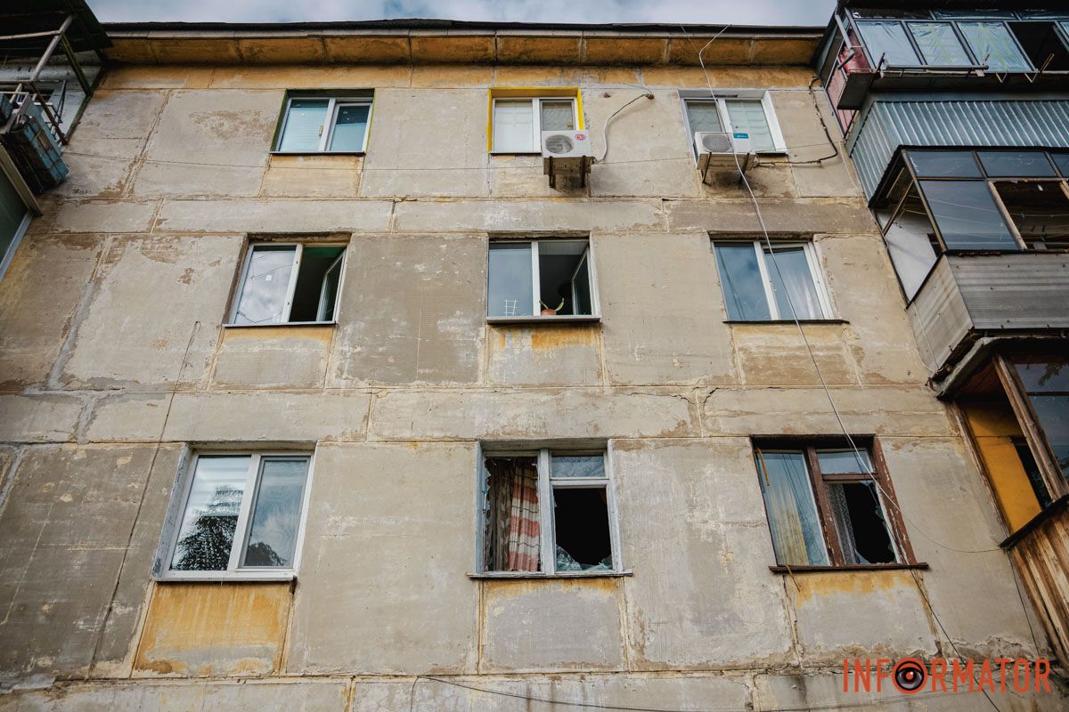 Вибите скло та пошкоджені будинки: як виглядає місце ворожої атаки у Дніпрі 14