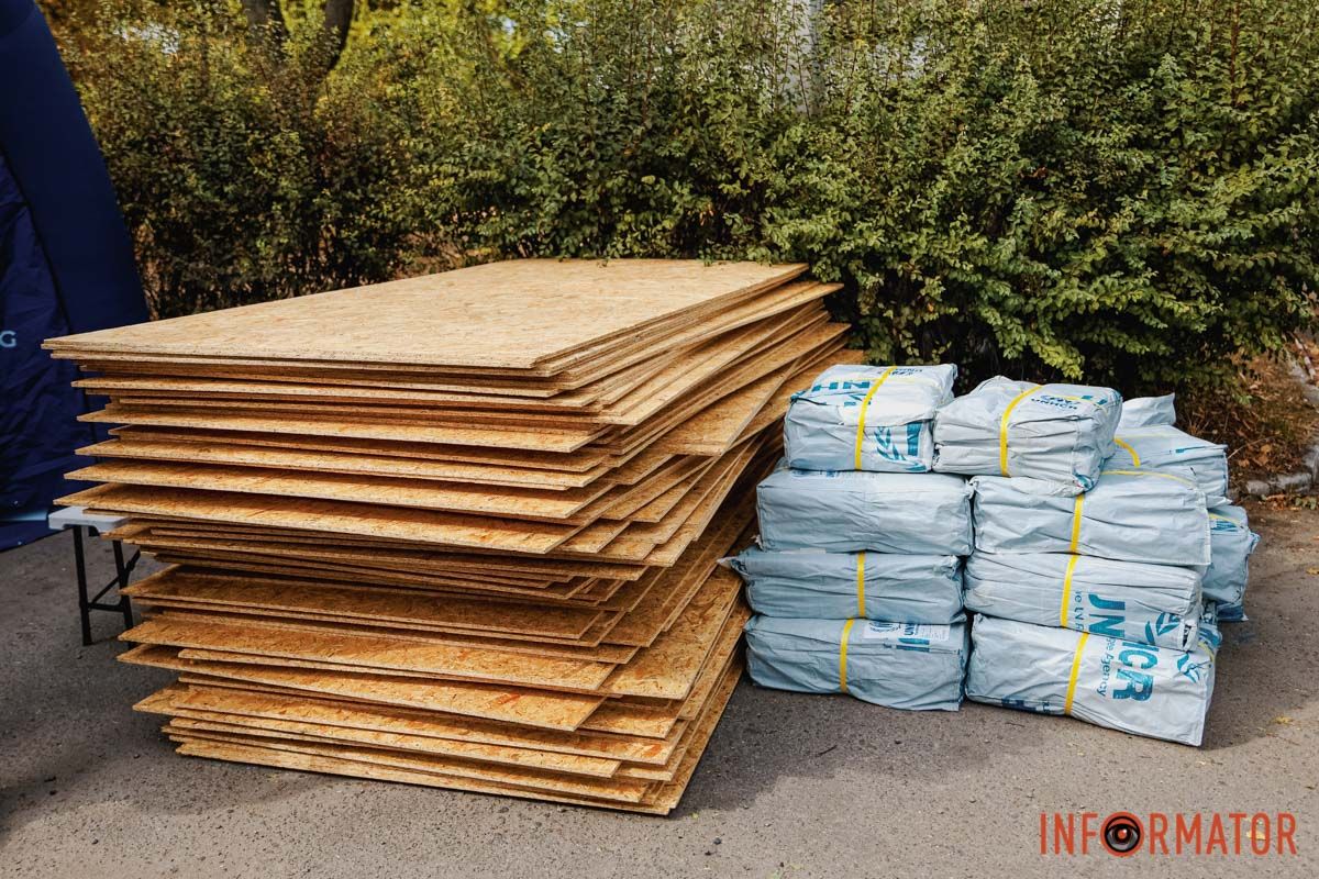 Вибите скло та пошкоджені будинки: як виглядає місце ворожої атаки у Дніпрі 11