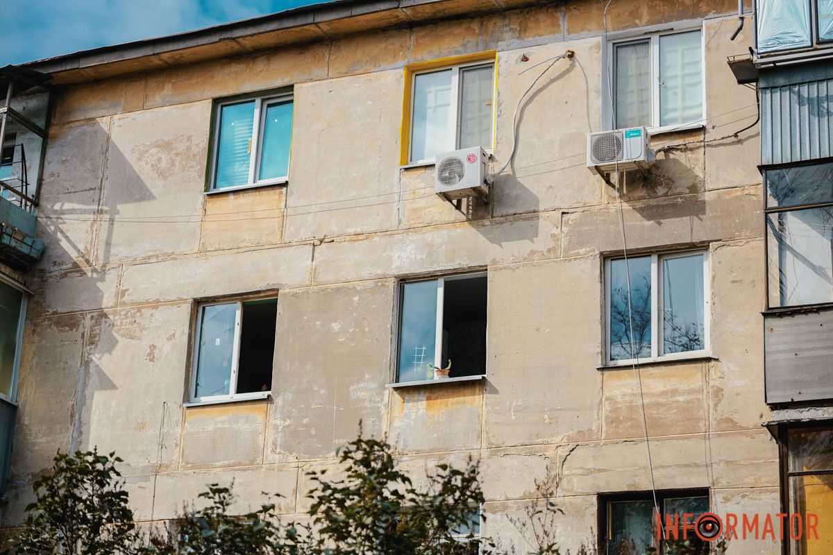 Вибите скло та пошкоджені будинки: як виглядає місце ворожої атаки у Дніпрі 20