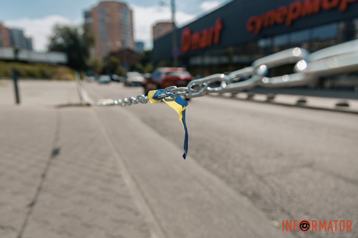20 гривен в час, но без терминала для оплаты В Днепре на улице Ламаний перекрыли заезд на парковку 7