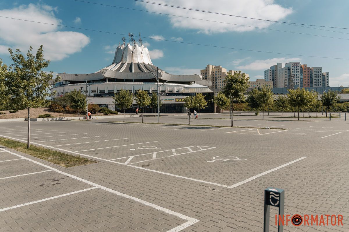 «Бесплатно» в Днепре становится редкостью В Днепре на улице Ламаний перекрыли заезд на парковку 14