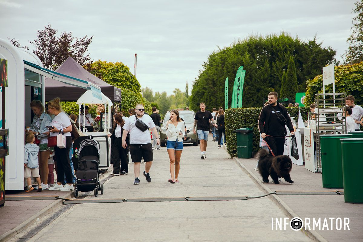 Фотозоны, вкусности и много развлечений для четырехлапых: в Днепре проходит фестиваль для собак 19