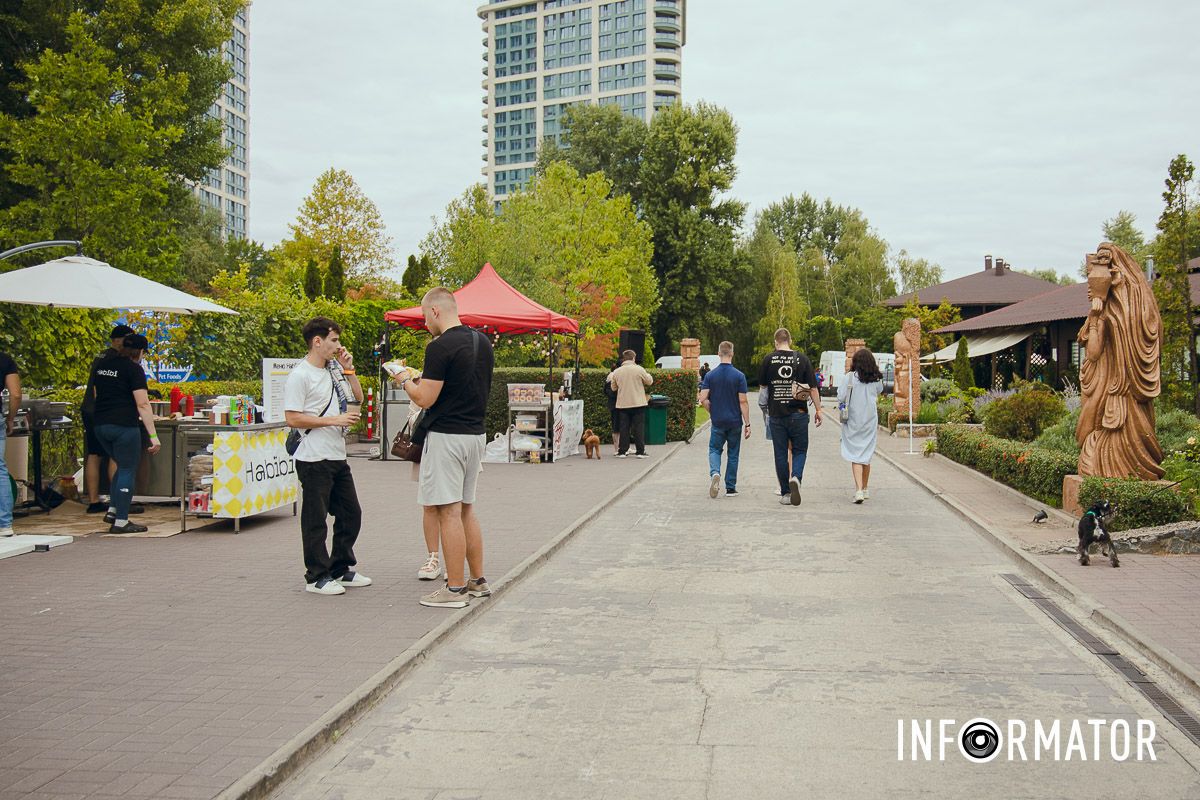 Фотозоны, вкусности и много развлечений для четырехлапых: в Днепре проходит фестиваль для собак 48
