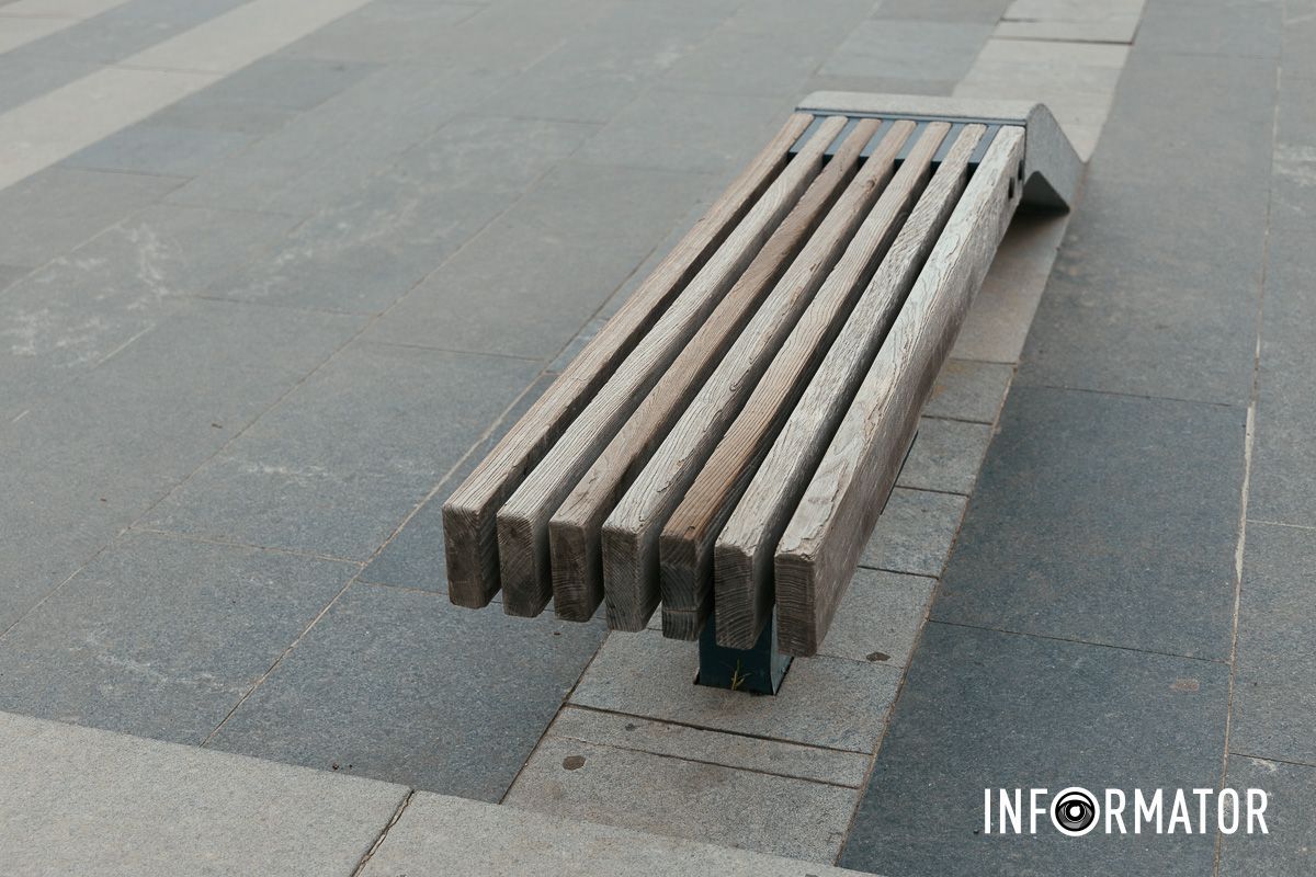 У зоні для відпочинку багато лав У зоні для відпочинку багато лав