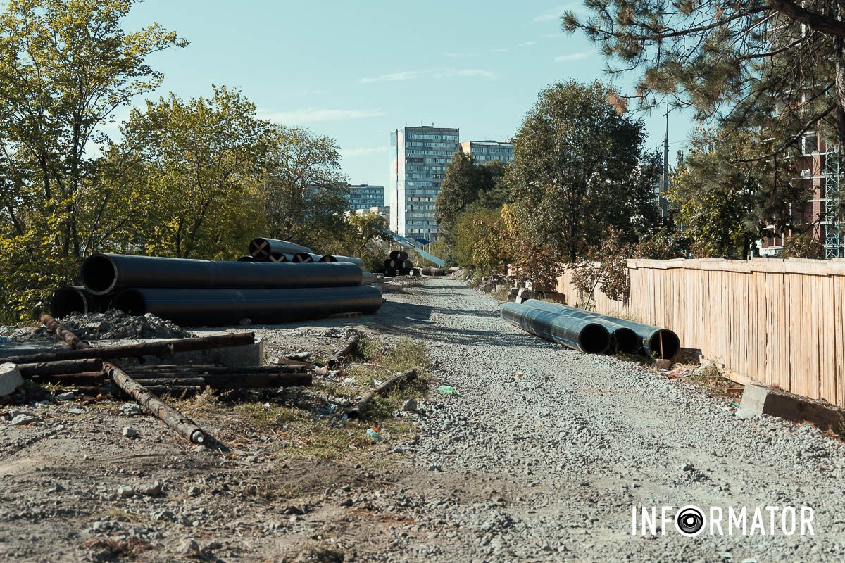 Проект планируется завершить до 31 декабря 2025 года. Это Hennessy или капучино: в Днепре завершают реконструкцию водопровода за 139 миллионов гривен по Солнечной Набережной 4
