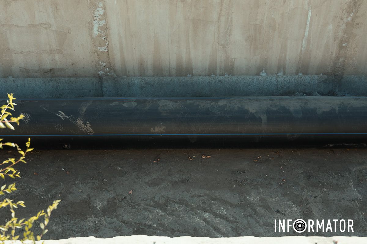 По словам заместителя городского головы Игоря Маковцева, старый водовод был изношен и имел большие потери Это Hennessy или капучино: в Днепре завершают реконструкцию водопровода за 139 миллионов гривен по Солнечной Набережной 7