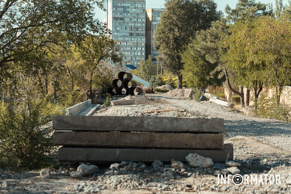 После возобновления подачи она имела необычный цвет Это Hennessy или капучино: в Днепре завершают реконструкцию водопровода за 139 миллионов гривен по Солнечной Набережной 13