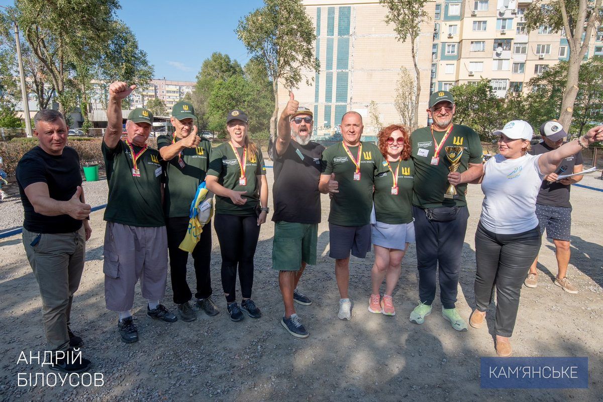 У Кам'янському відкрили сучасний майданчик для гри у петанк та провели змагання ветеранів 7
