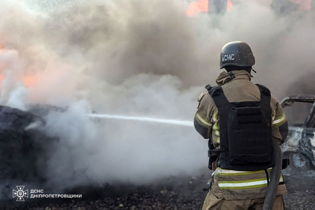 Пошкоджень зазнали підприємство, адміністративна будівля, гараж, приватний будинок та автомобіль Пошкоджень зазнали підприємство, адміністративна будівля, гараж, приватний будинок та автомобіль