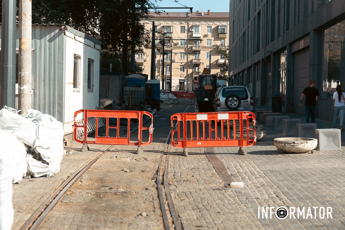 Роботи ведуть на вулицях Володимира Мономаха, Центральній та Липинського Трамвай №1 повернеться на рейки: у Дніпрі назвали дату завершення ремонту на Липинського 2