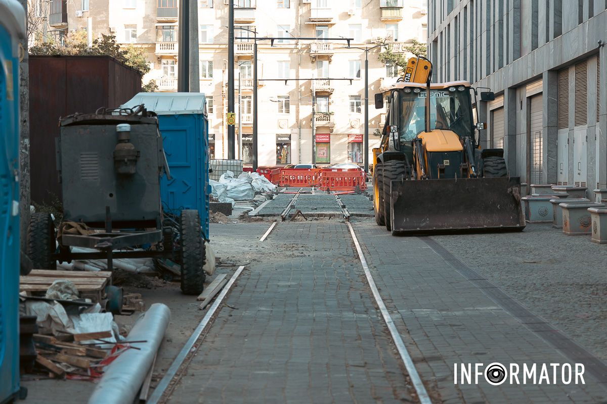 Нині підрядники працюють на другому етапі — у складному транспортному вузлі на перетині Центральної та Липинського Трамвай №1 повернеться на рейки: у Дніпрі назвали дату завершення ремонту на Липинського 4