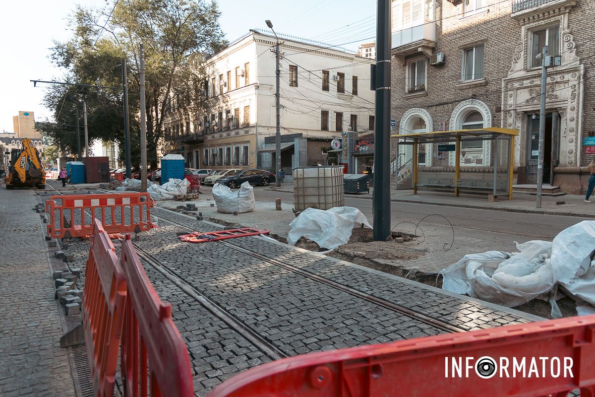 Після цього на лінію зможуть вийти низькопідлогові трамваї Трамвай №1 повернеться на рейки: у Дніпрі назвали дату завершення ремонту на Липинського 9