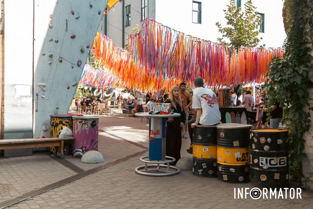 Вхідна зона  Маленька Азія у центрі Дніпра: як пройшов благодійний Funky Junkie Asia Party Market 15