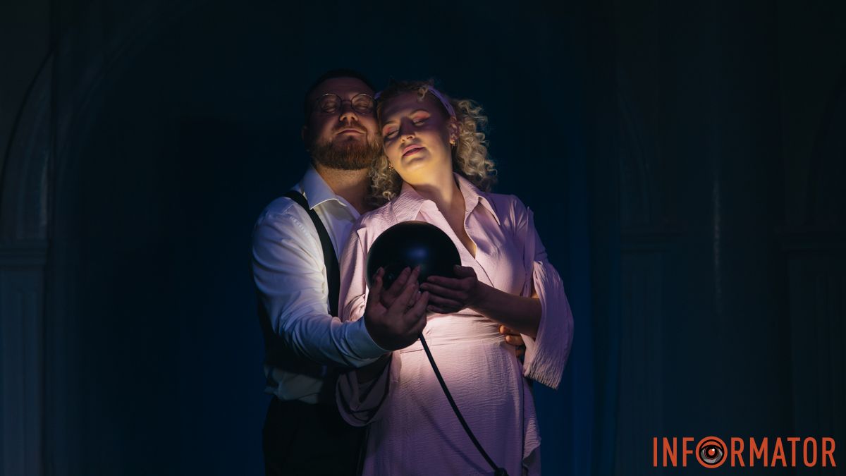 «Она – художница, которая рисует эмоциями, он – политик, живущий по плану»: днепрян приглашают на премьеру спектакля «PS Люблю тебя»