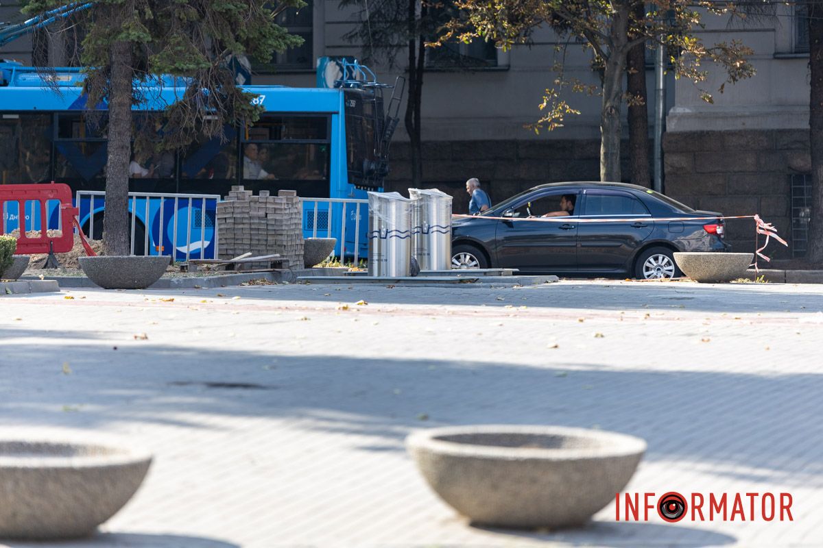 Они должны решить проблему со стихийным мусором Стоят упакованы: в Днепре на Дмитрия Яворницкого завершили установку подземных мусорных баков из 19 ожидаемых 8