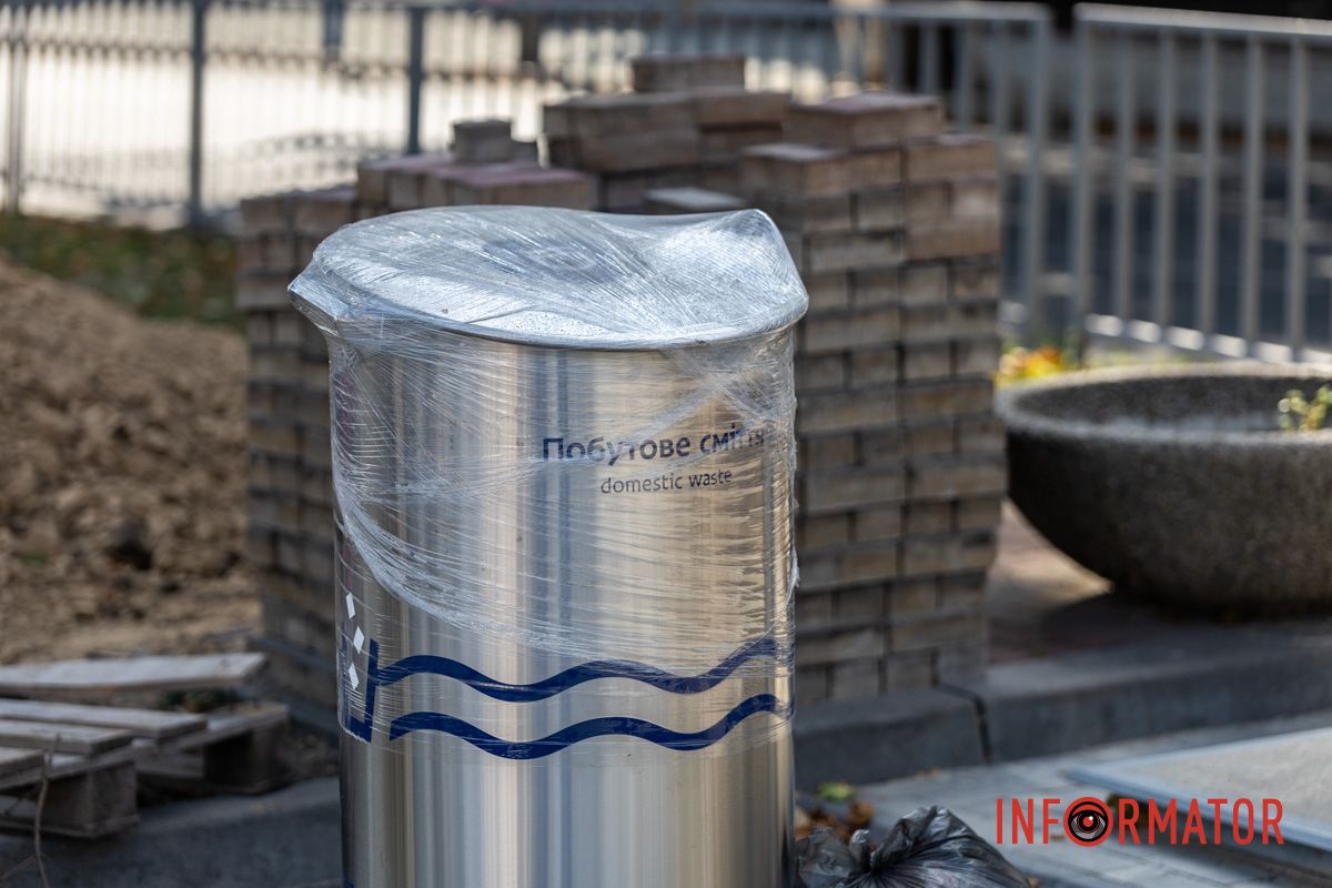 Очередные мусорные баки появились в Днепре Стоят упакованы: в Днепре на Дмитрия Яворницкого завершили установку подземных мусорных баков из 19 ожидаемых.