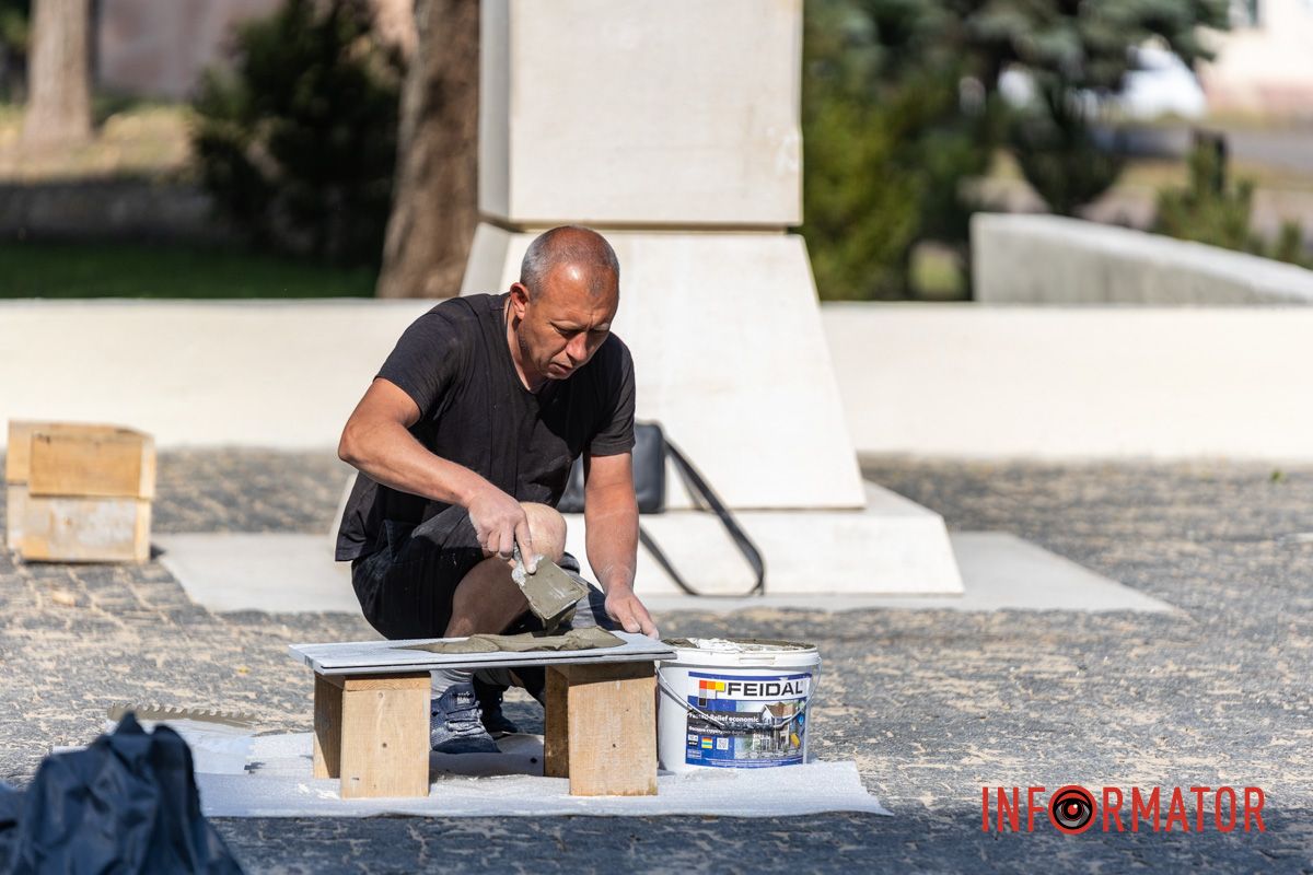 В Днепре близ исторического музея устанавливают памятник: кому он посвящен 4
