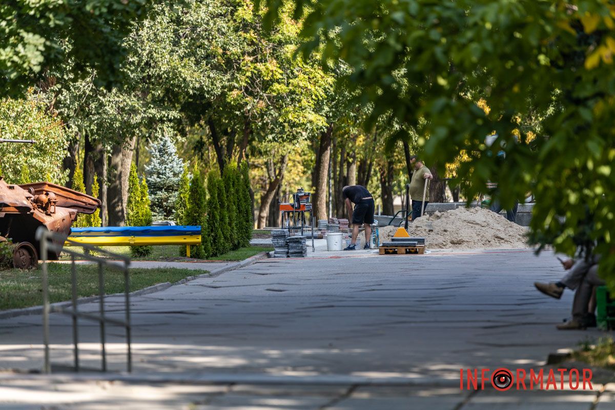 В Днепре близ исторического музея устанавливают памятник: кому он посвящен 12