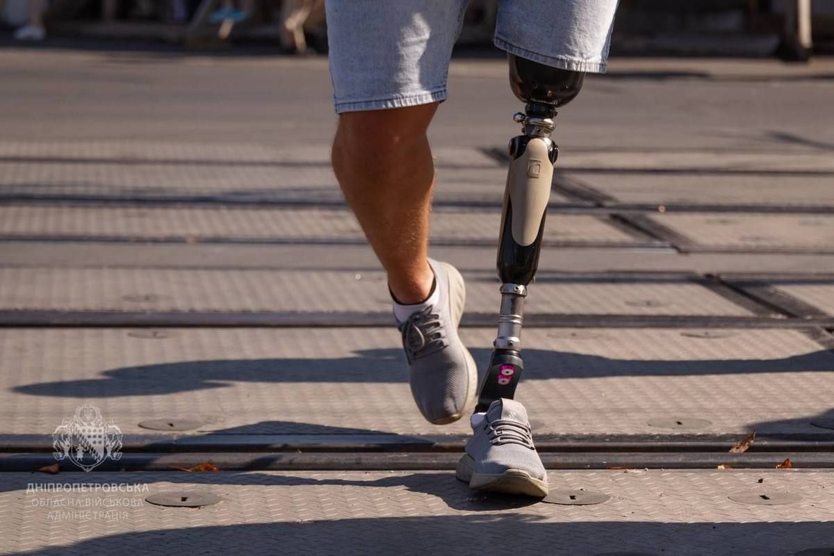 Работы на этом участке продолжались больше месяца Центральный проспект Днепра постепенно меняется: еще одну локацию безбарьерного маршрута проверили на удобство 6