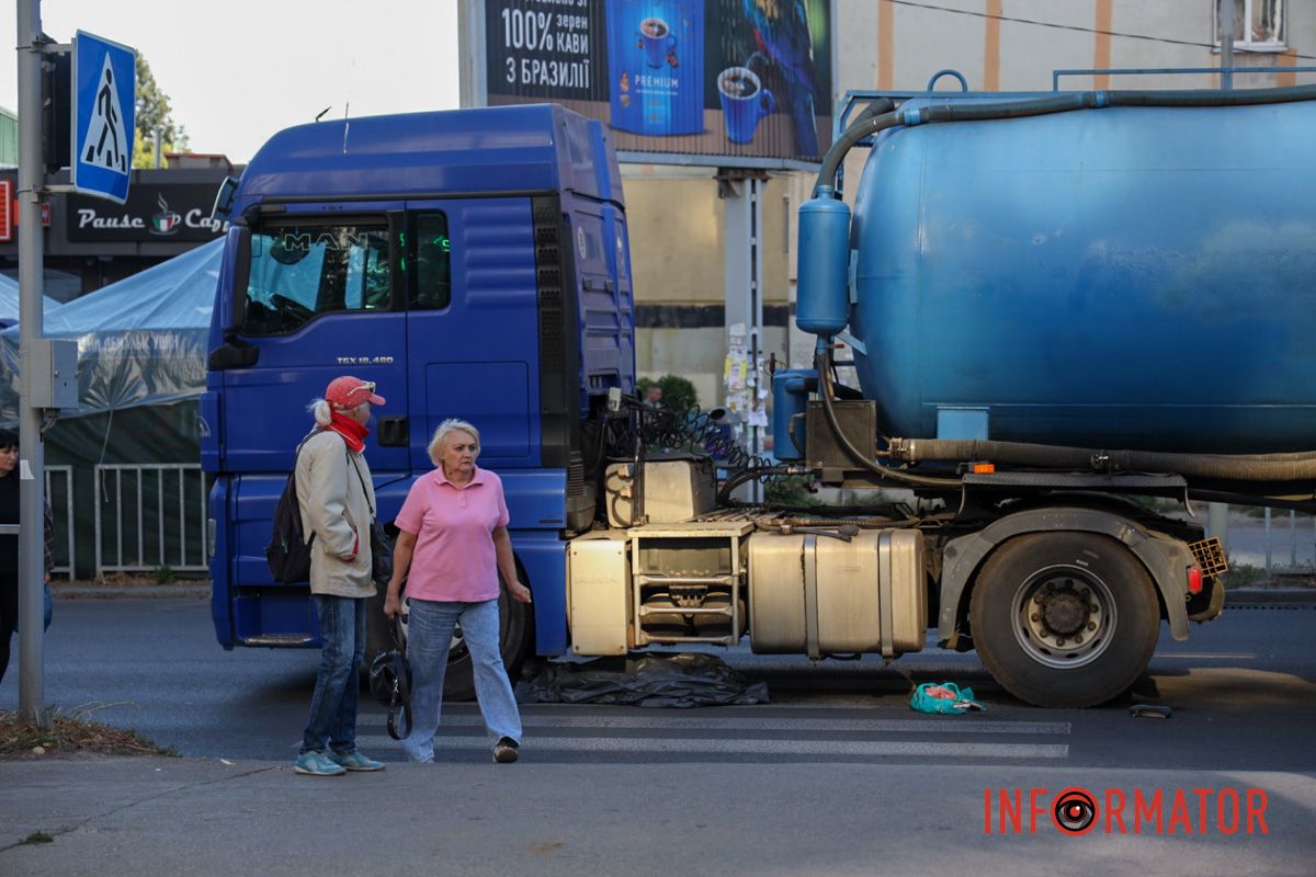У четвер, 11 вересня, у Дніпрі на вулиці Робочій сталася смертельна ДТП У четвер, 11 вересня, у Дніпрі на вулиці Робочій сталася смертельна ДТП