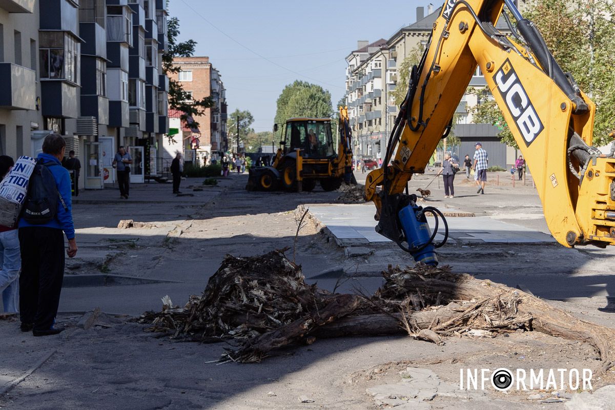 У Дніпрі розпочали підготовку до реконструкції вулиці Інженерної На вулиці Інженерній у Дніпрі видаляють пні за 1,8 мільйона гривень: як це виглядає 1
