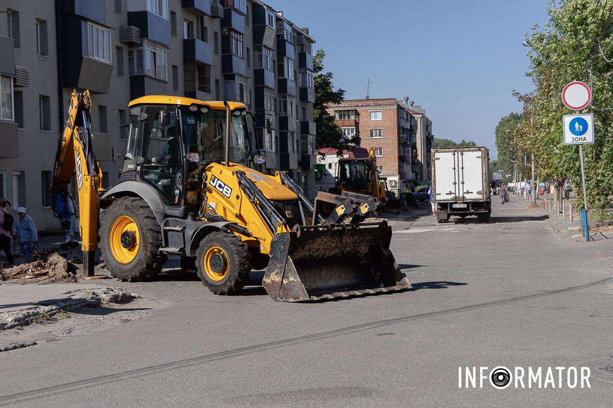 Перший етап — це розчищення території На вулиці Інженерній у Дніпрі видаляють пні за 1,8 мільйона гривень: як це виглядає 2