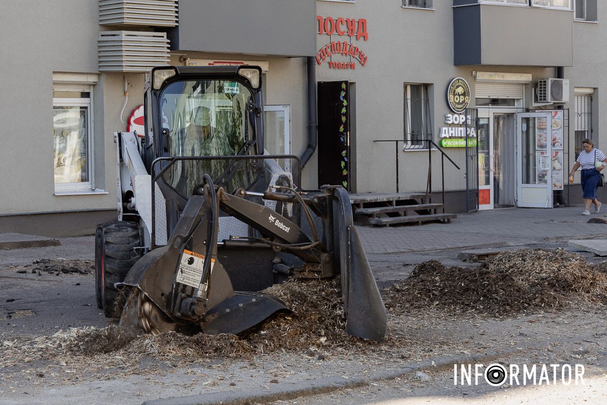 Завершити їх планують до кінця 2025 року На вулиці Інженерній у Дніпрі видаляють пні за 1,8 мільйона гривень: як це виглядає 6