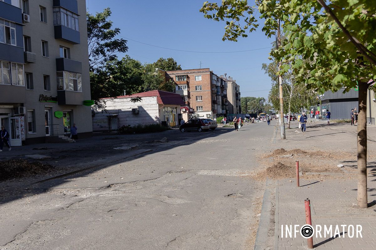 Фото - Максим Якушев На вулиці Інженерній у Дніпрі видаляють пні за 1,8 мільйона гривень: як це виглядає 7
