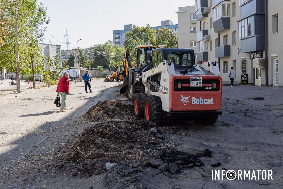 Дніпро готується до реконструкції Інженерної На вулиці Інженерній у Дніпрі видаляють пні за 1,8 мільйона гривень: як це виглядає 10