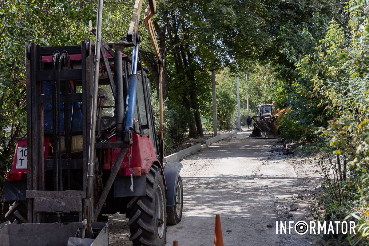 У Дніпрі на Мозолевського та Козака Мамая працює спецтехніка: що відбувається 8
