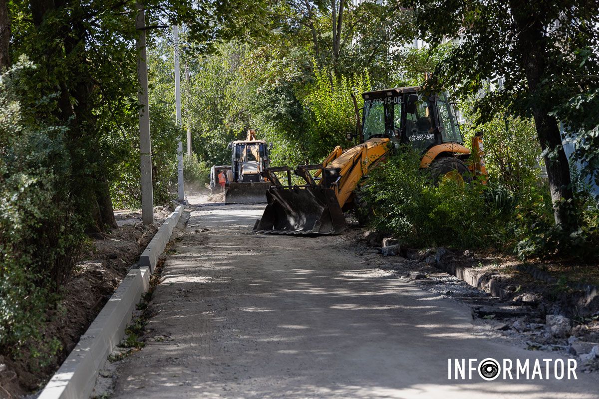 У Дніпрі на Мозолевського та Козака Мамая працює спецтехніка: що відбувається 10