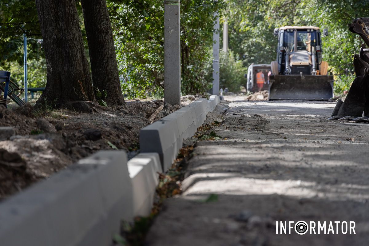 У Дніпрі на Мозолевського та Козака Мамая працює спецтехніка: що відбувається 11