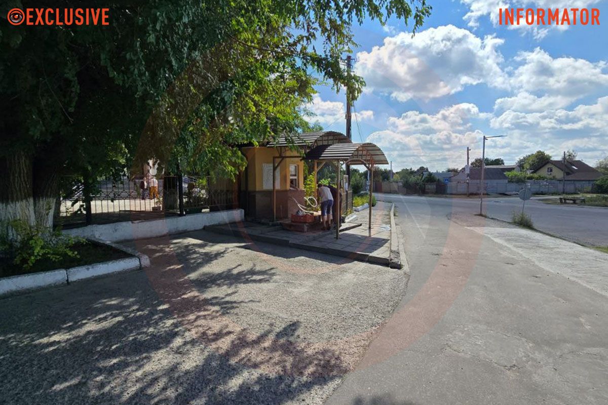 Хрестовоздвиженський храм Української православної церкви Щедра благодійність чи ризик для здоров'я: безкоштовна вода з джерела біля церкви в Обухівці не відповідає нормам 2