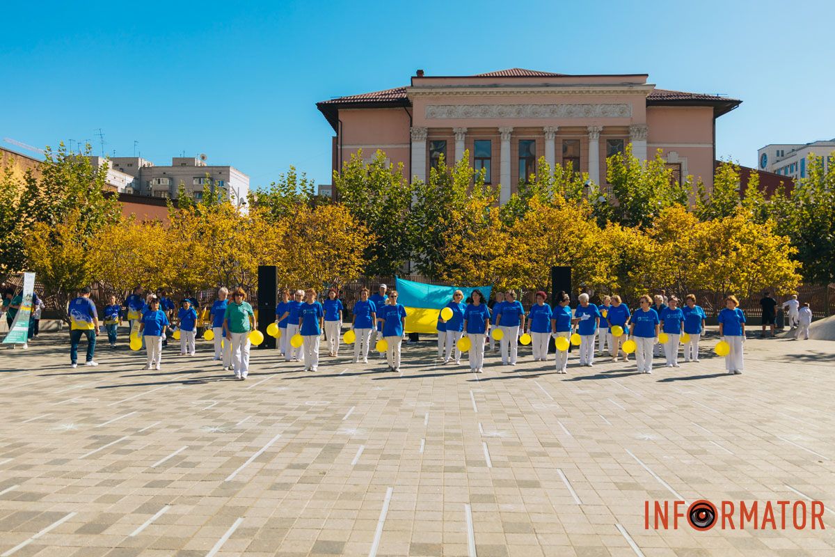 У Дніпрі на День міста на Успенській площі пройшов святковий захід "Штурмуймо Олімп" 1
