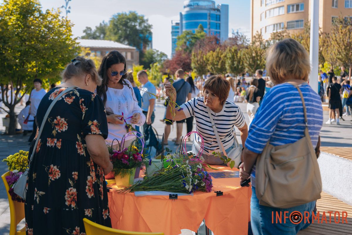 У Дніпрі на День міста на Успенській площі пройшов святковий захід "Штурмуймо Олімп" 4