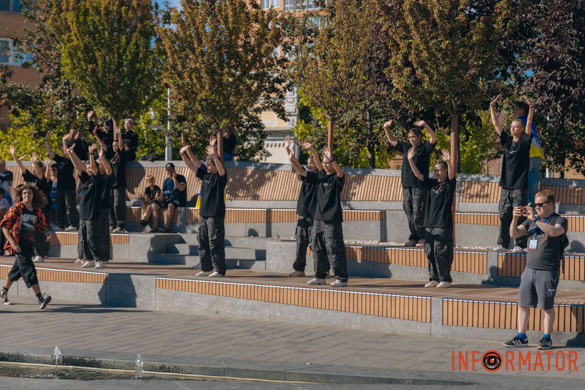 У Дніпрі на День міста на Успенській площі пройшов святковий захід "Штурмуймо Олімп" 5