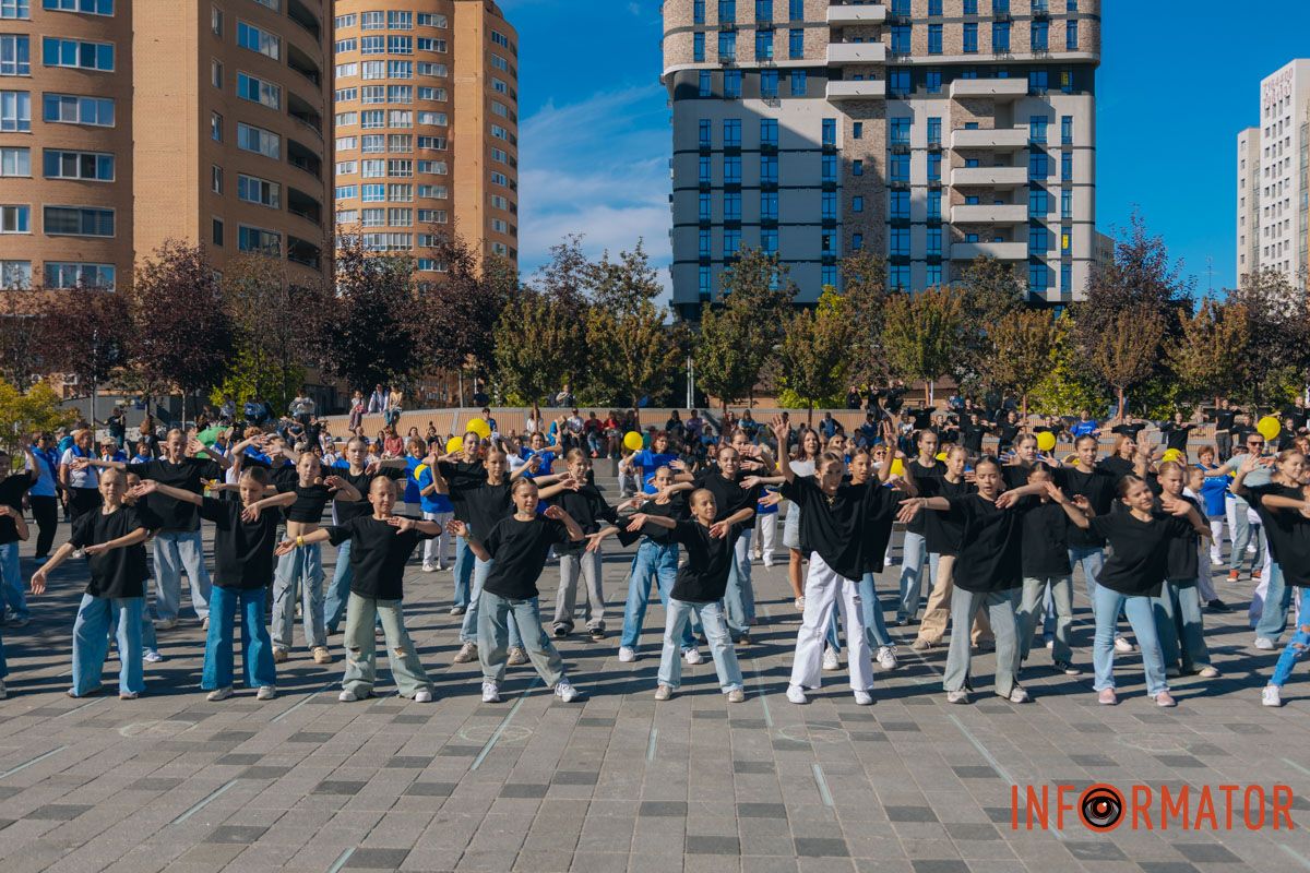 У Дніпрі на День міста на Успенській площі пройшов святковий захід "Штурмуймо Олімп" 8