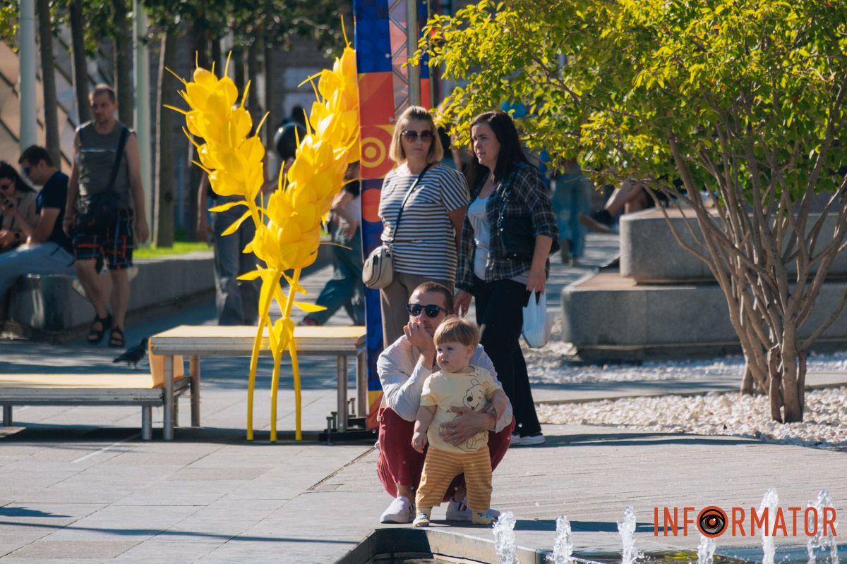 У Дніпрі на День міста на Успенській площі пройшов святковий захід "Штурмуймо Олімп" 11