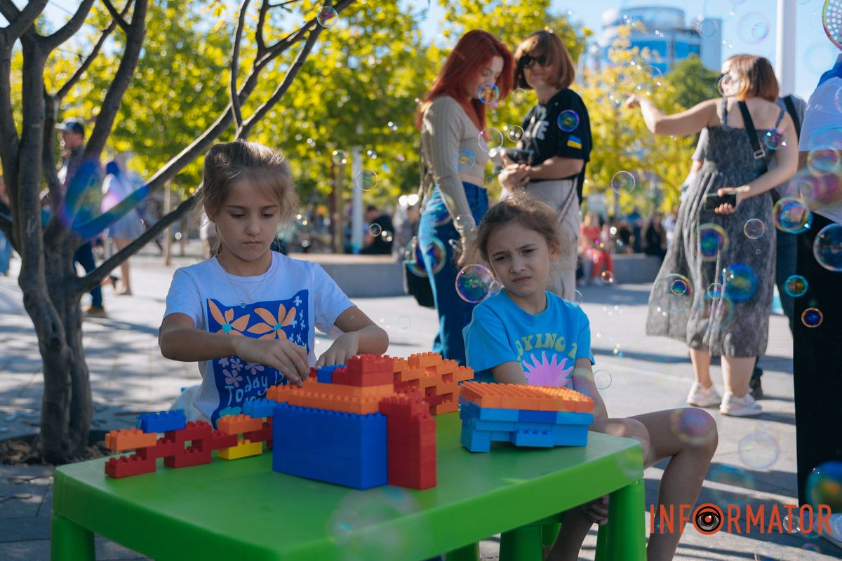 У Дніпрі на День міста на Успенській площі пройшов святковий захід "Штурмуймо Олімп" 14