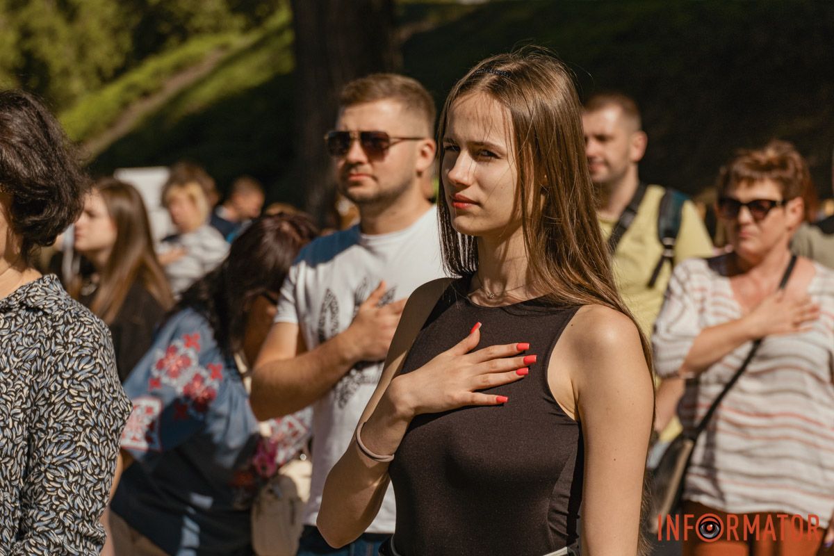 Улыбки, объятия и игры: как жители Днепра проводят День города – истории в фото 1