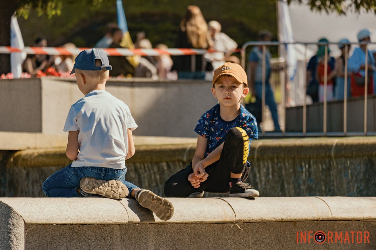 Улыбки, объятия и игры: как жители Днепра проводят День города – истории в фото 2