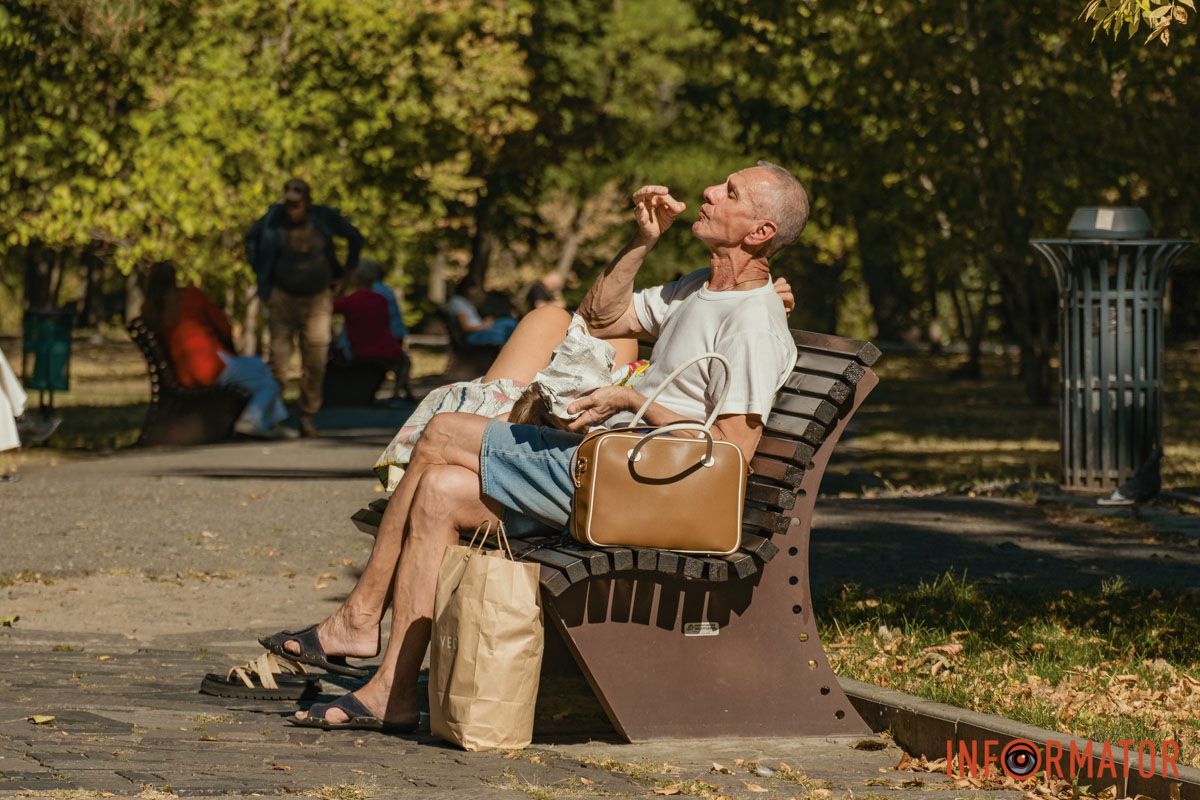 Улыбки, объятия и игры: как жители Днепра проводят День города – истории в фото 3